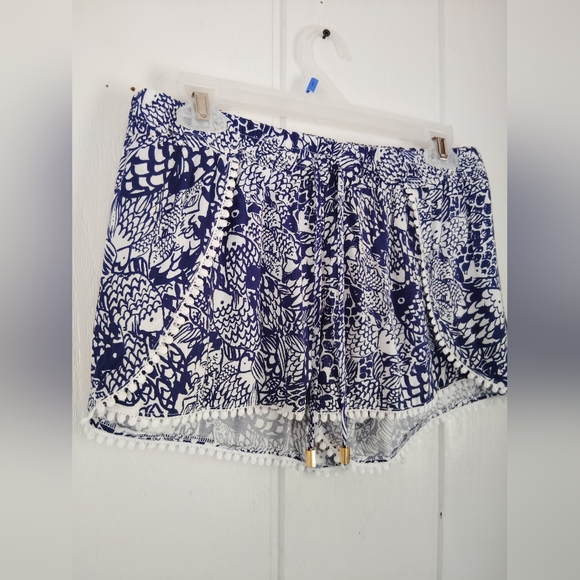 LIKE NEW!! LILLY PULITZER, Challis Pom Pom Fish Print Shorts. Size S - Picture 2 of 6